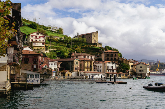 Zinema & Books Tour in San Sebastian